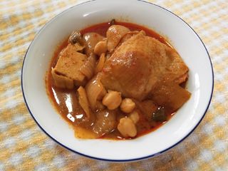 มัสมั่นไก่ใส่ถั่วลูกไก่