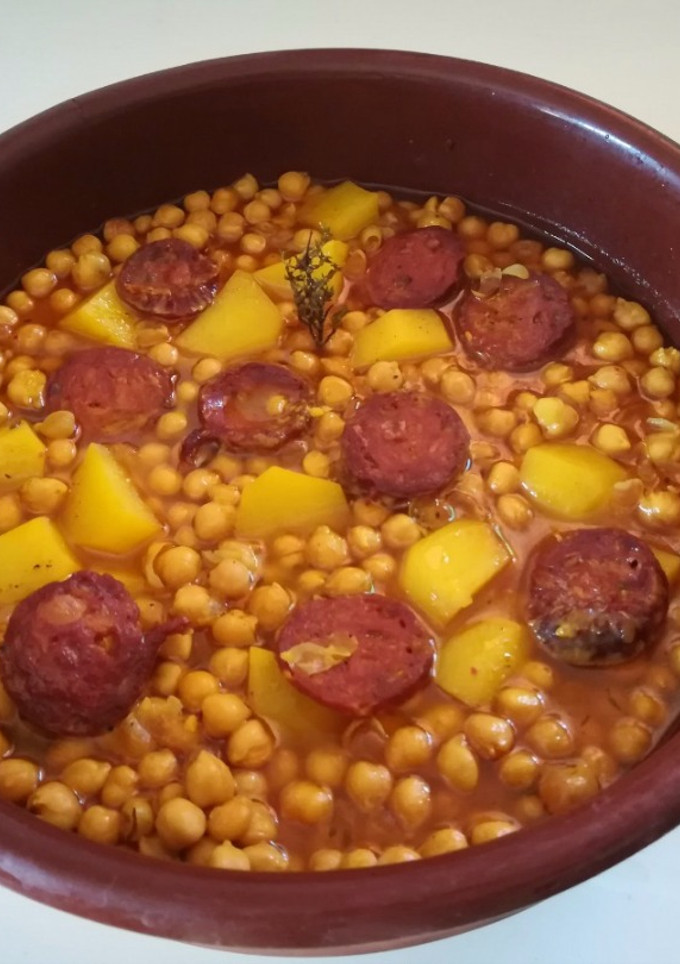 Una foto de Chorizo con garbanzos a la sidra