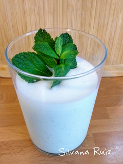 Una foto de 184.🍶Lassi salado de hierbabuena y cardamomo 🍃🧂(Bebida india de yogur)