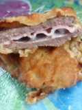 Milanesa de carne, rellena de jamón y queso