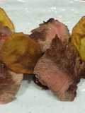 Pluma Ibérica con chutney de pera y plátano macho