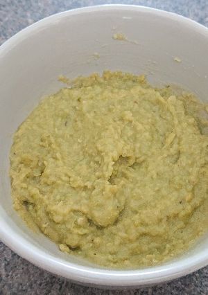 A picture of Lentils With Green Peas Soup.