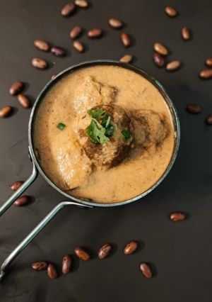 A picture of Peanut rajma kofta curry.