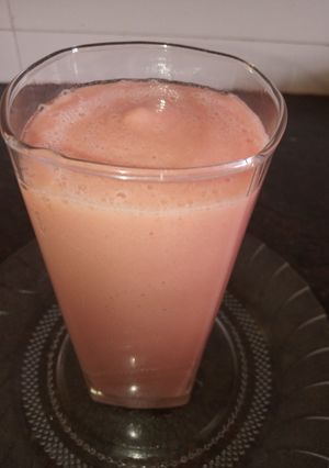ஆப்பிள் ஸ்ட்ராபெர்ரி மில்க்ஷேக் செய்முறை முக்கிய புகைப்படம்