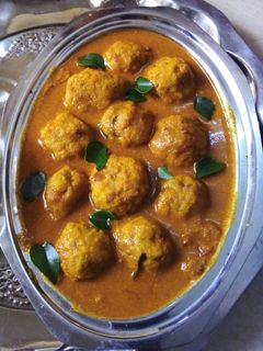 பருப்பு உருண்டை குழம்பு (Paruppu urundai kulambu recipe in tamil) செய்முறை முக்கிய புகைப்படம்