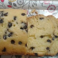 A picture of Chocolate chip tea cake.