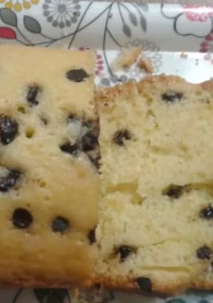 A picture of Chocolate chip tea cake.