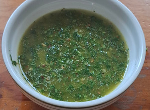 Una foto de Marinada de cilantro y aceite de oliva para cualquier proteína
