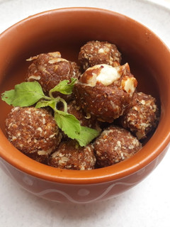 सोंठ के लड्डू ((Sonth ke Laddu recipe in hindi) रेसिपी मुख्य फोटो