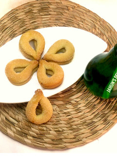 A picture of Ring Cookies.