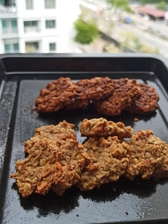 ஓட்ஸ் வாழைப்பழ பிஸ்கெட் (Oats vaalaipala biscuit Recipe in Tamil) செய்முறை முக்கிய புகைப்படம்