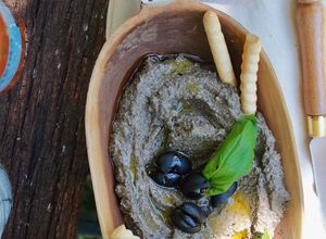 Una foto de Tapenade