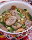 Đuôi heo nấu hạt sen, củ sen
