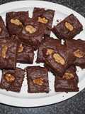 BROWNIES CON PASAS Y NUECES (NEGRITAS)