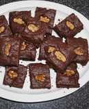 Brownies with Raisins and Walnuts (Negritas)