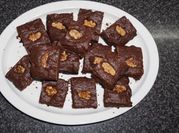 Una foto de brownies en sarten
