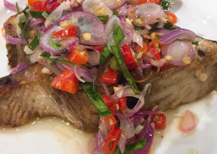 Cara Gampang Menyiapkan Grilled Tuna Sambal Matah Anti Gagal