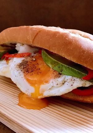 Hình của món Bánh Mì Việt Nam Kẹp Trứng Ốp-la.