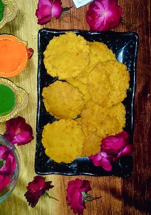 बेसन की पापड़ी (besan ki papadi recipe in Hindi) रेसिपी मुख्य फोटो