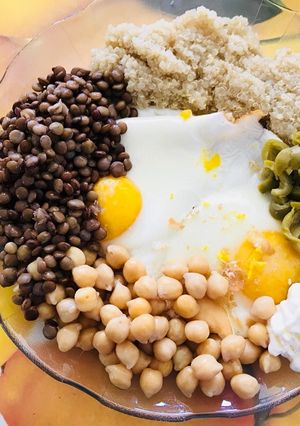 Una foto de Ensalada con legumbres y quinoa 🔝