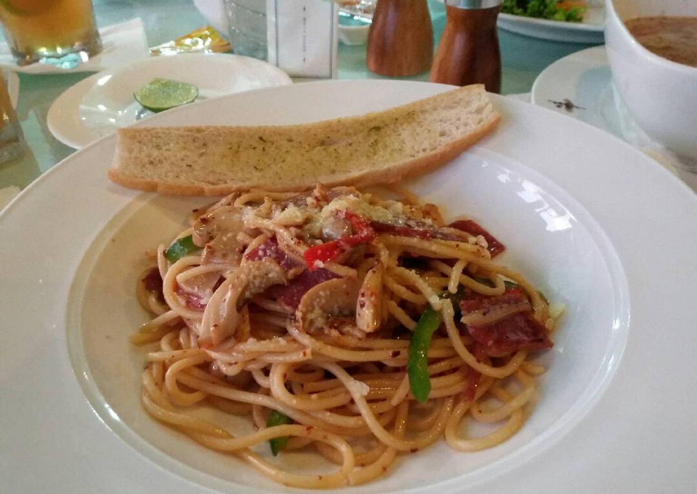Spagetti oglio olio ala cafe vodka n latte
