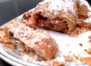 Une photo de Strudel aux figues et poudre de noisette