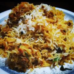 A picture of Chicken dum biryani.