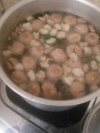 Cara Mudah Membikin Resep Bakso kuah alakadarnya yang Uenak Anti Ribet, Lezat Sekali