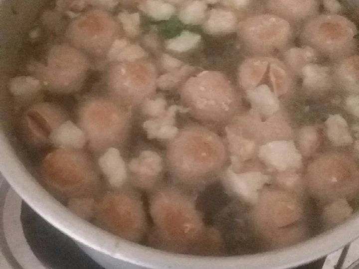 Cara Mudah Membikin Resep Bakso kuah alakadarnya yang Uenak Anti Ribet, Lezat Sekali