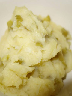 A picture of Mashed potatoes with green beans.