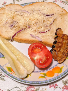Sült szalonna, és zsírjával csepegtetett kenyér 🥓 recept fotója