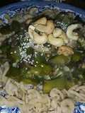 Pasta de quinoa con zapallitos y hongos