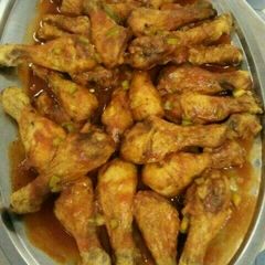 A picture of Chicken drumsticks in barbecue sauce.