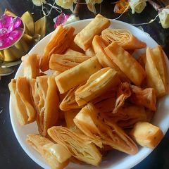 A picture of Savoury shankarpali.