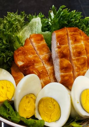 รูปของ สลัดอกไก่ไข่ต้มคีโต