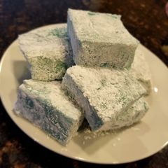 A picture of Chi chi dango / Mochi.