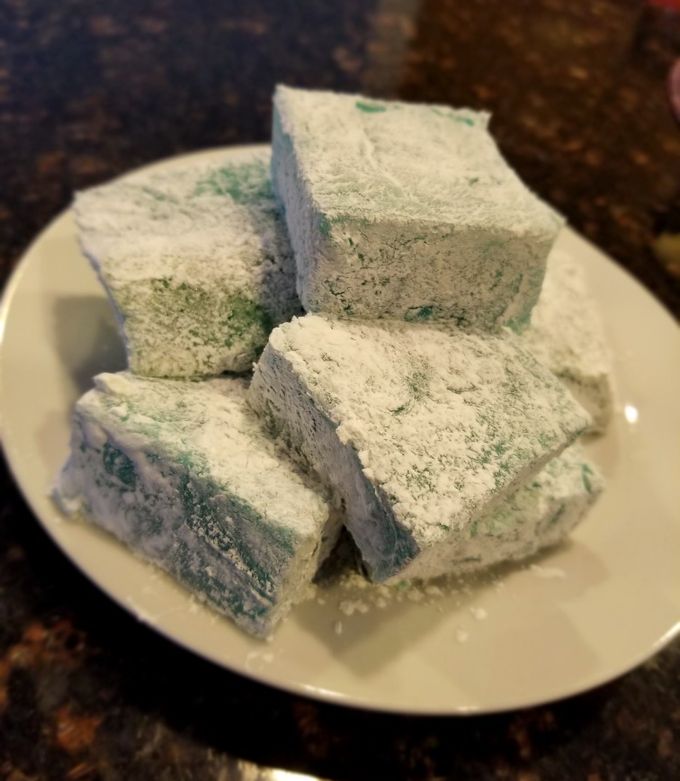 A picture of Chi chi dango / Mochi.