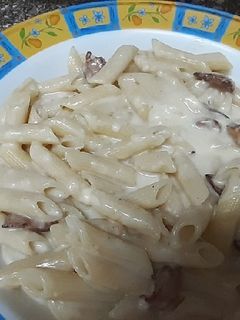 صورة لوصفة مكرونة بالوايت صوص والفراخ