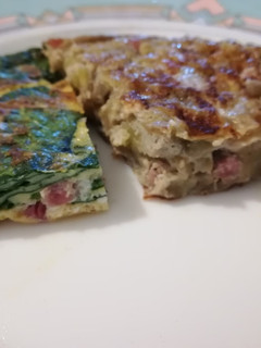 Una foto de Dos tortillas de verduras rápidas y sanas