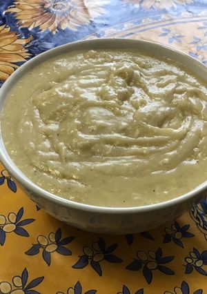 Une photo de Sauce fromagère au jus de rhubarbe, épices et emmental
