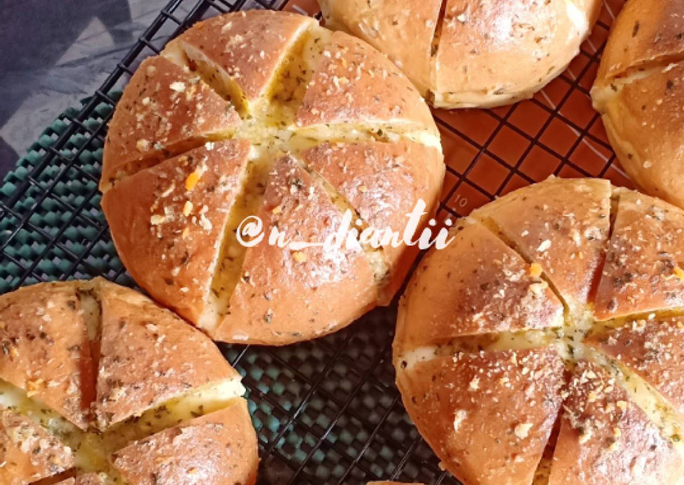 Korean Garlic Cheese Bread / Roti Garlic ala Korea