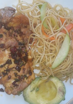 A picture of Garlic Chicken Thighs with Pasta and Vegetables.