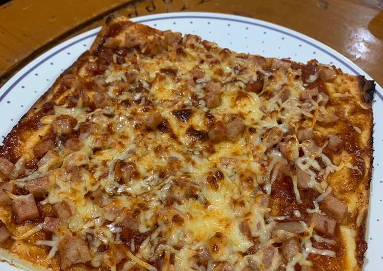 Resep Beef luncheon bolognese pizza anti gagal (ukuran 2 orang), Menggugah Selera