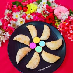 A picture of Gujiya.