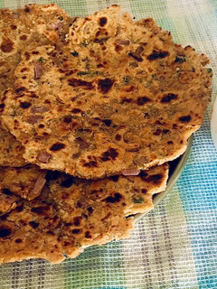 કોકી પરાઠા (Koki Paratha Recipe In Gujarati) રેસીપી મુખ્ય ફોટો