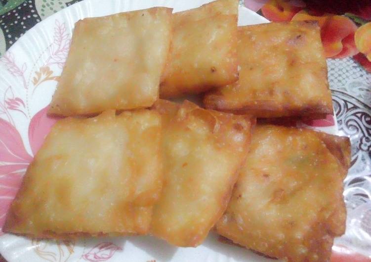 Recipe of Creamy cheesy parcels