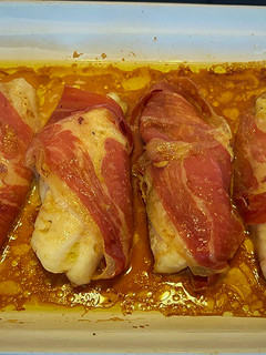 Una foto de Gallineta envuelta en jamón