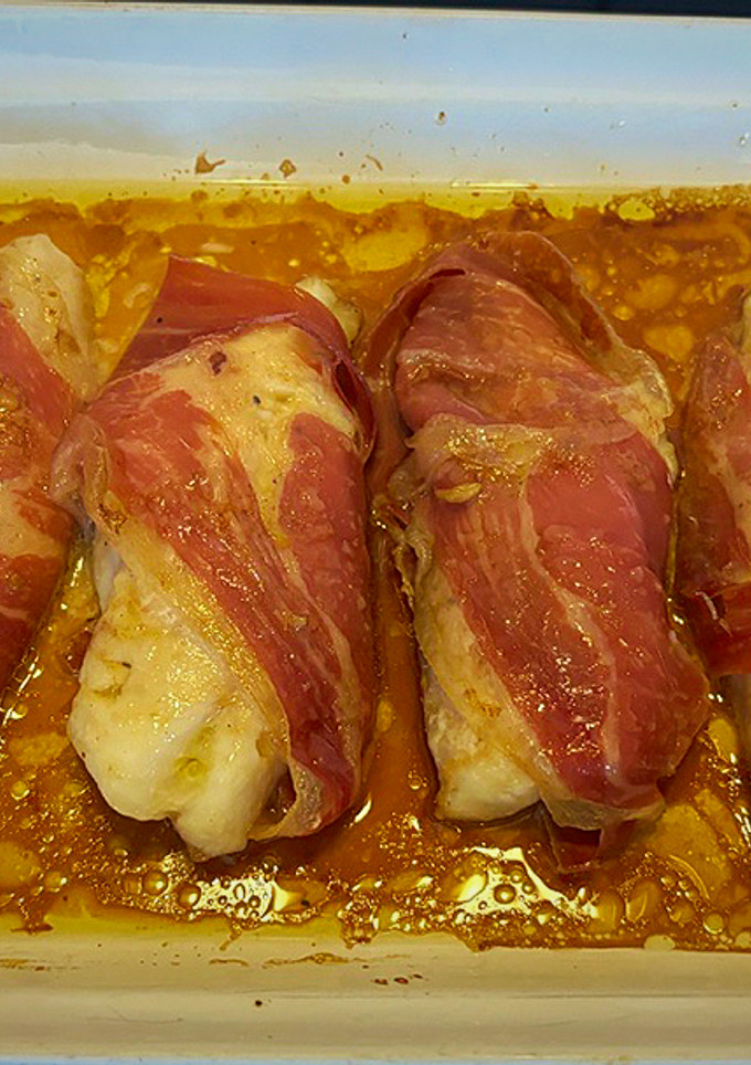Una foto de Gallineta envuelta en jamón