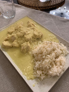 Una foto de Pollo al curry en chefbot