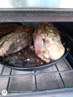 Una foto de Bondiola al horno con vegetales